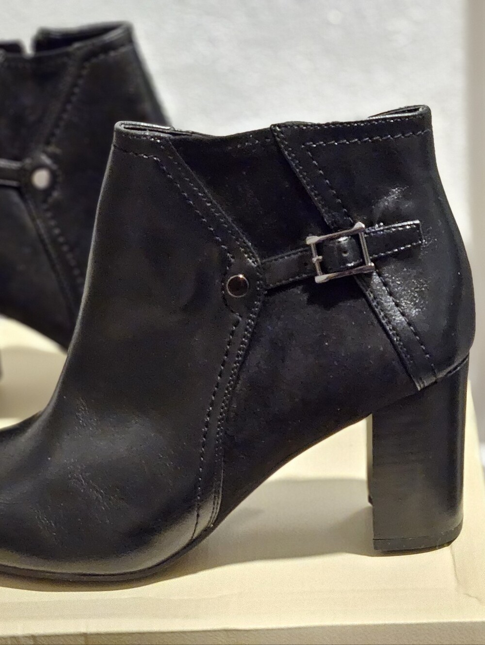 Franco Sarto Black Leather Buckle Ankle Booties L-Deora -8.5 New In The Box - Picture 4 of 5